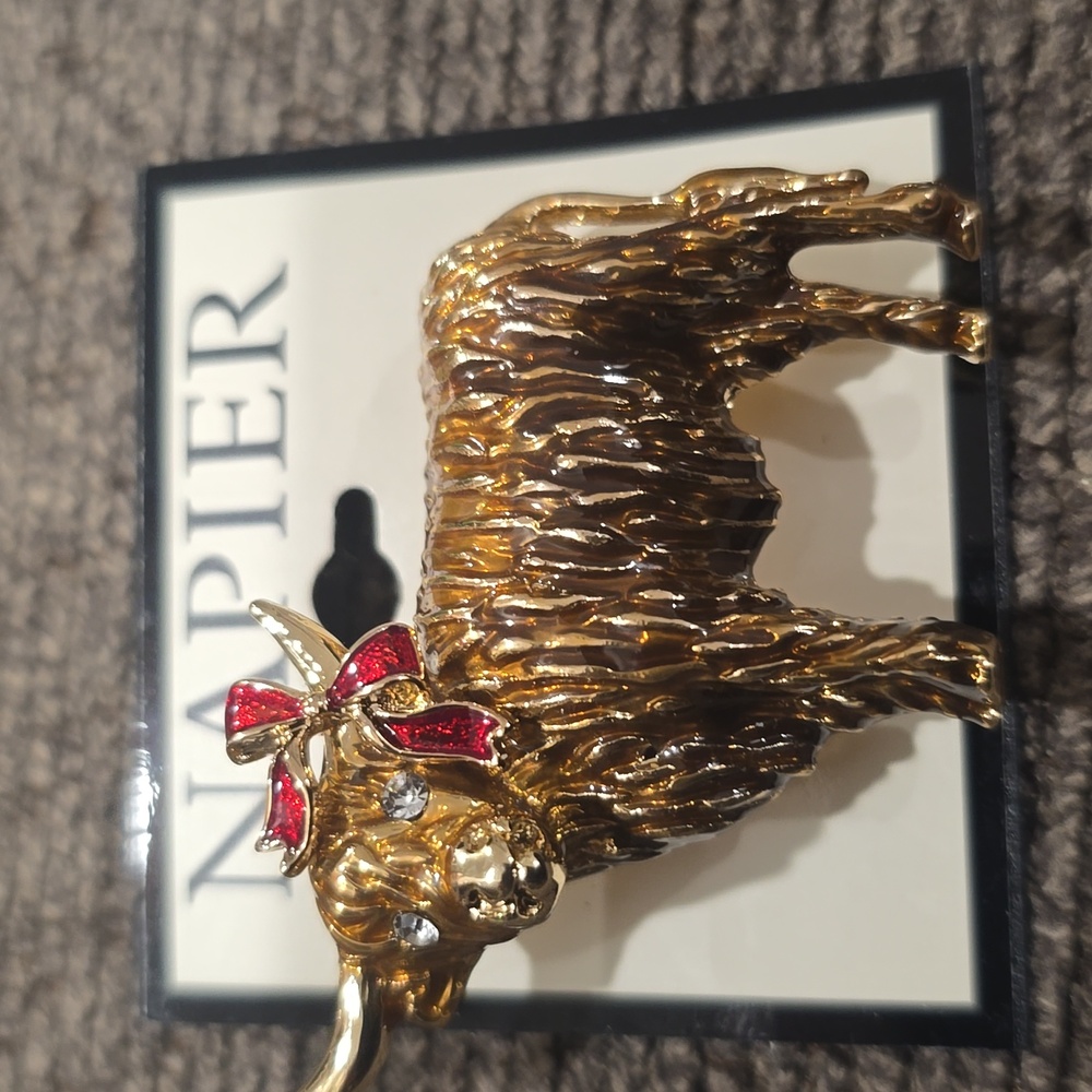 NAPIER WOMEN'S FASHION JEWELRY PIN BEAUTIFUL COW WITH GOLDTONE & RED RIBBON